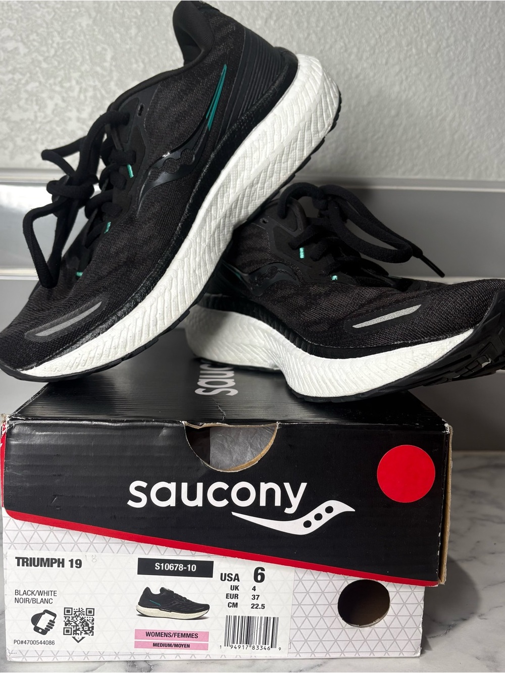 Saucony Triumph 19 Womens Size 6 Black White Running Shoes Sneakers NEW NIB